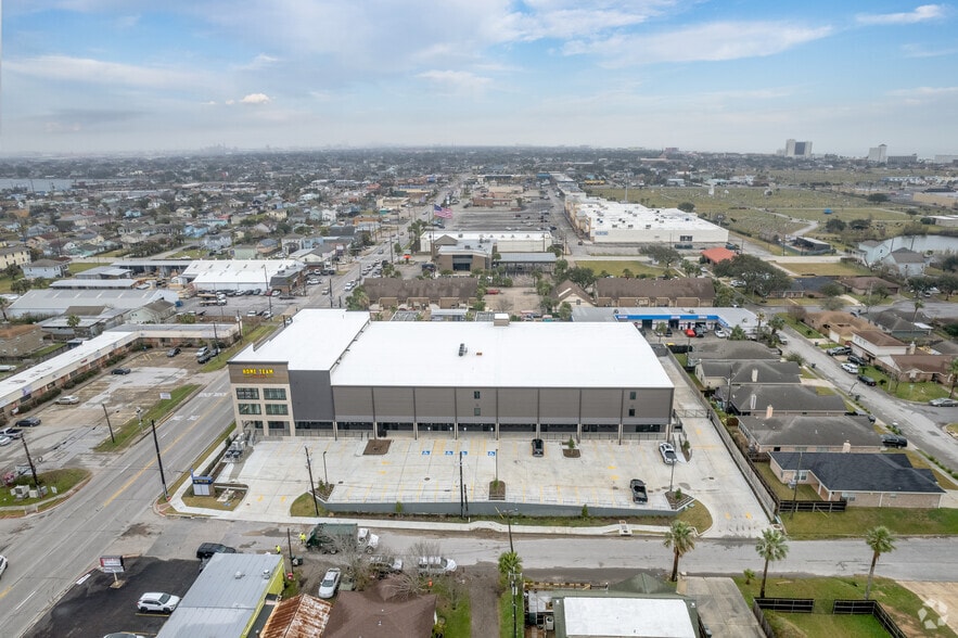 More Photos Of 6615 Stewart Rd, Galveston Self Storage For Lease
