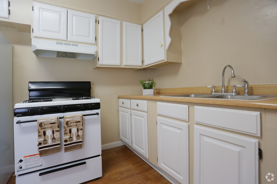 More Photos Of 737 W Mayfield Blvd, San Antonio Apartments For Sale