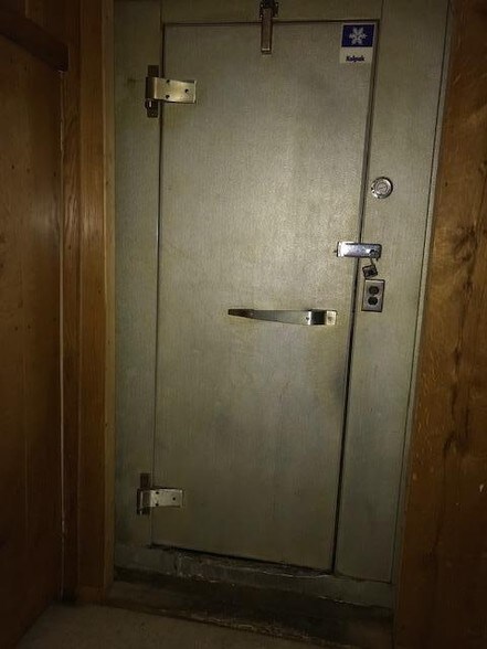 More Photos Of 50 S Main St, Utica Bar For Sale