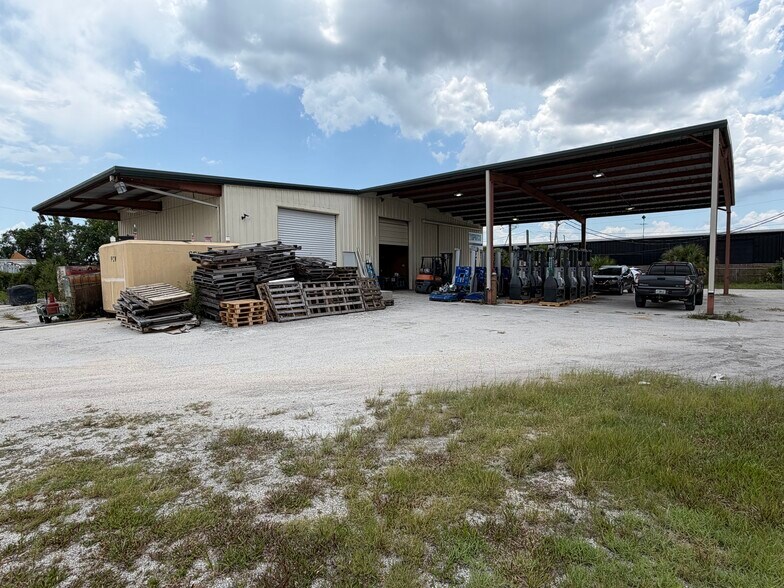 More Photos Of 325 Dane Ln, Longwood Warehouse For Lease