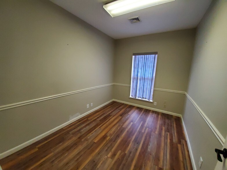 More Photos Of 2515A Wilma Rudolph, Clarksville Office For Lease