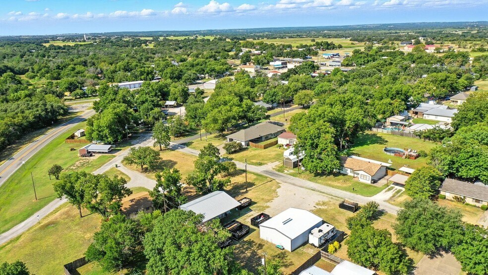 More Photos Of 104 Yuma Street, Lipan Warehouse For Sale