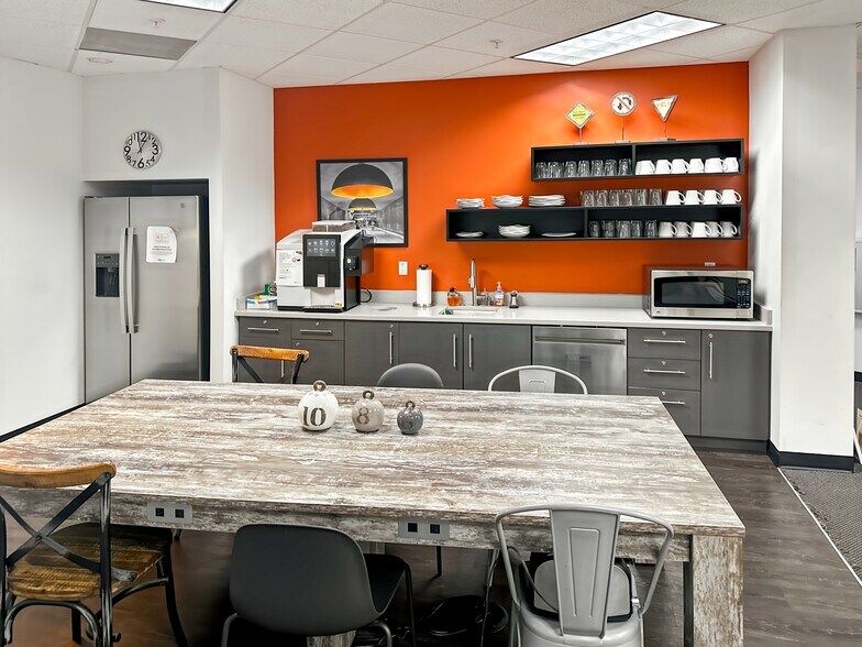 More Photos Of 111 N Orange Ave, Orlando Coworking Space