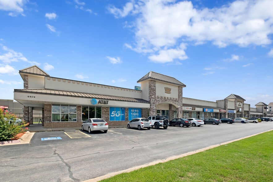 More Photos Of 4408 W Walnut St, Rogers Unknown For Lease