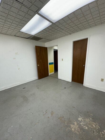 More Photos Of 614-618 Grand Central St, Clearwater Warehouse For Lease