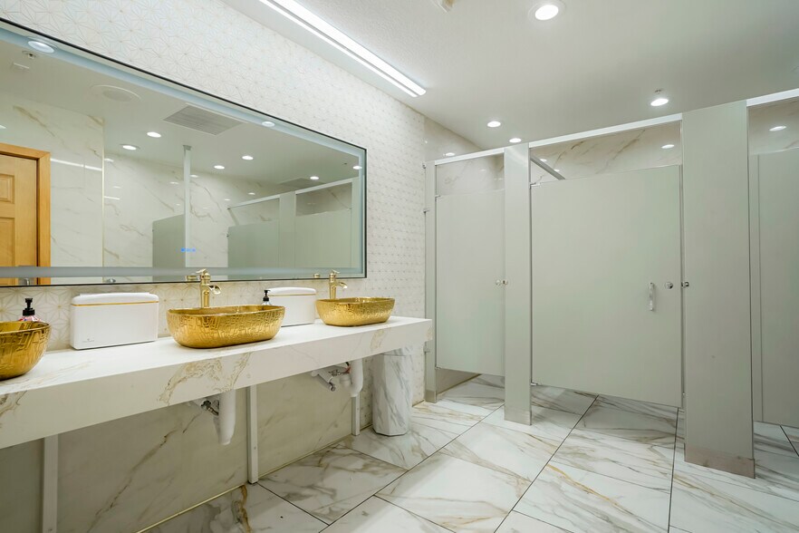 More Photos Of 9445 Park Meadows Dr, Lone Tree Restaurant For Sale