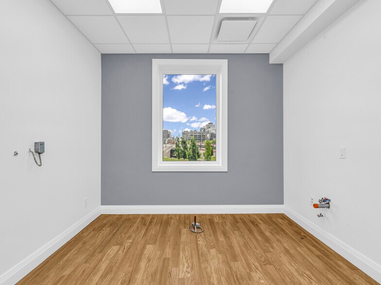 More Photos Of 541 Queen St E, Toronto Storefront For Lease