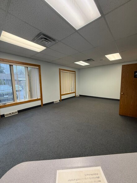 More Photos Of 1 Oxford Xing, New Hartford Medical For Lease