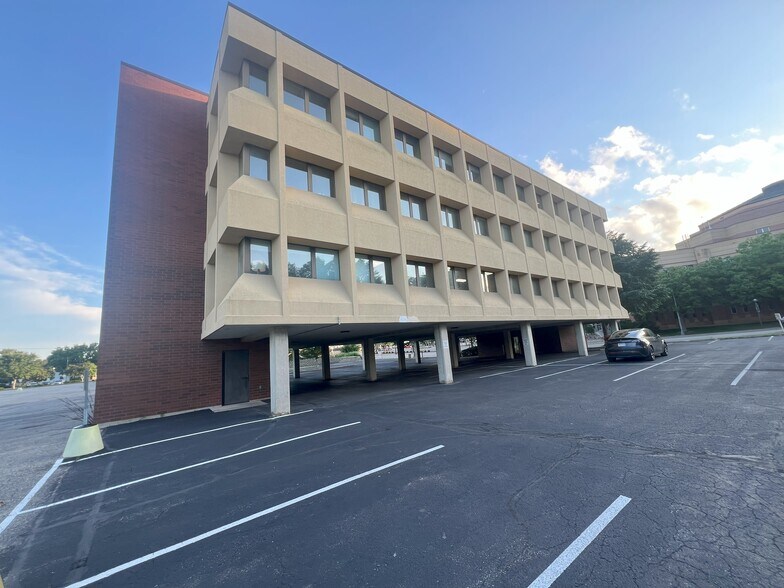 More Photos Of 300 3rd Ave SE, Rochester Coworking Space