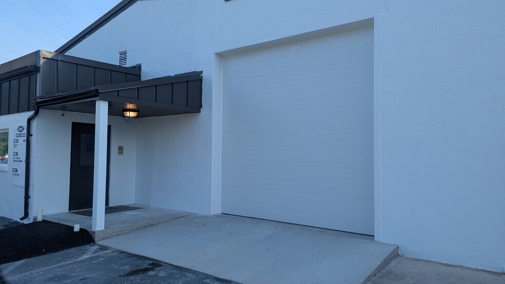 More Photos Of 1200 Corporate Blvd, Lancaster Light Distribution For Lease