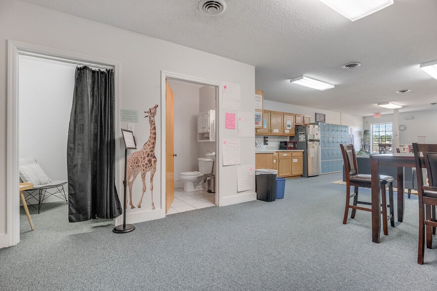 More Photos Of 217-219 Station St, Jacksonville Medical For Lease