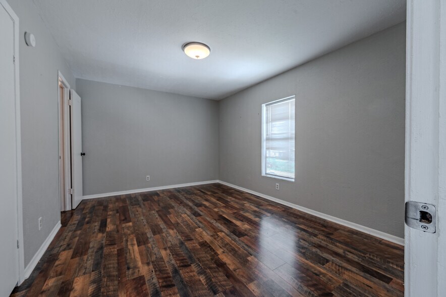 More Photos Of 732 W Alice Ave, Kingsville Apartments For Sale