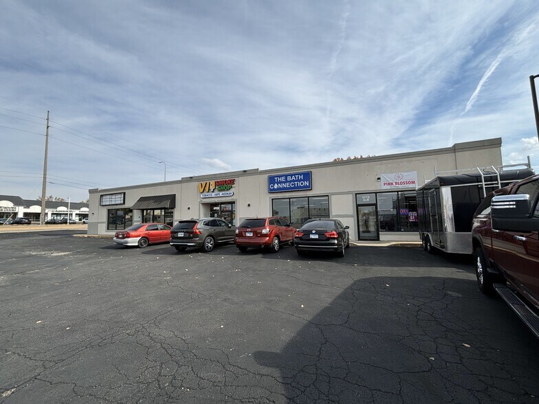 More Photos Of 4218 N Sheridan Rd, Peoria Unknown For Lease