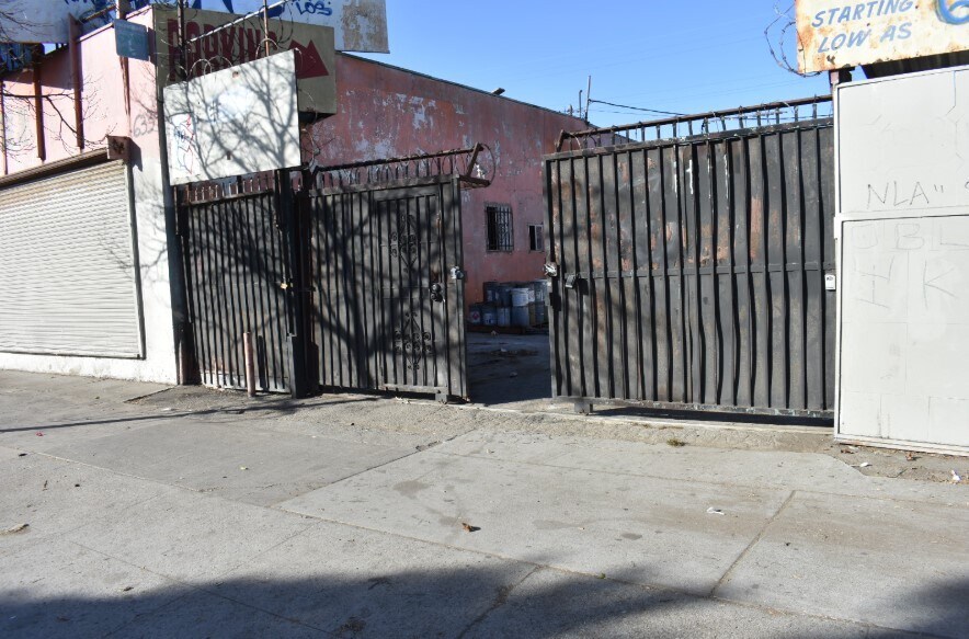 More Photos Of 621-633 E Manchester Ave, Los Angeles Land For Lease