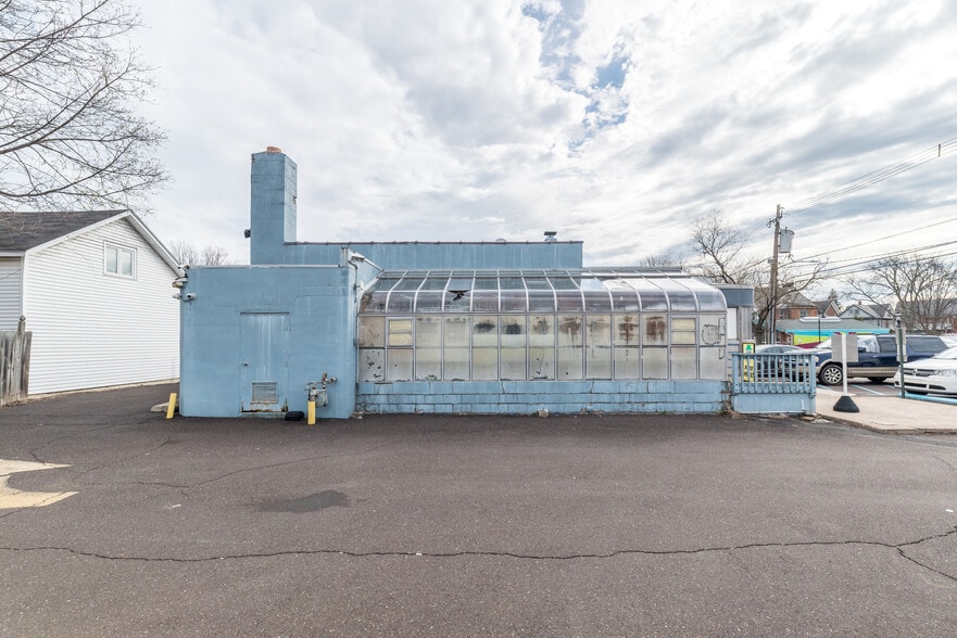 More Photos Of 203 W State St, Doylestown General Retail For Sale