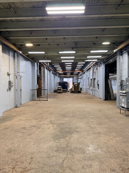 More Photos Of 595 Meadow Ave, Washington Warehouse For Lease