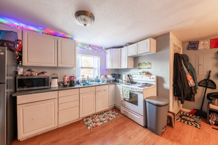 More Photos Of 309 Keller Ave, Fayetteville Storefront Retail Office For Sale