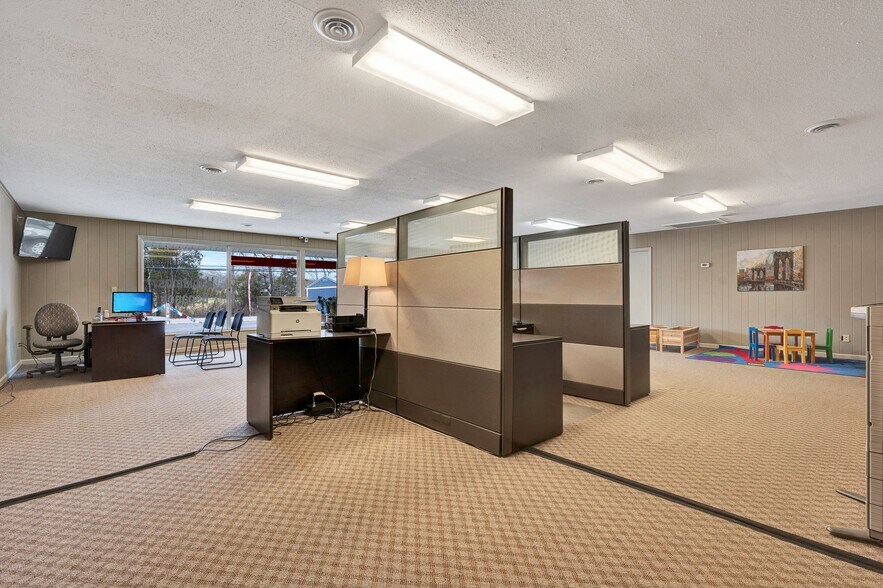 More Photos Of 6878 N Lee Hwy, Cleveland Storefront Retail Office For Sale