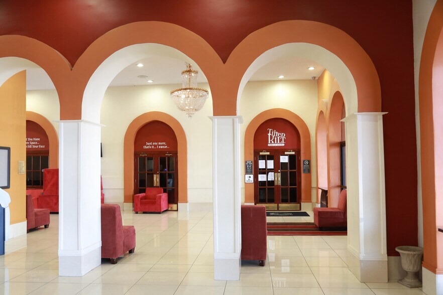 More Photos Of 324 E Shaw Ave, Fresno Hotel For Sale