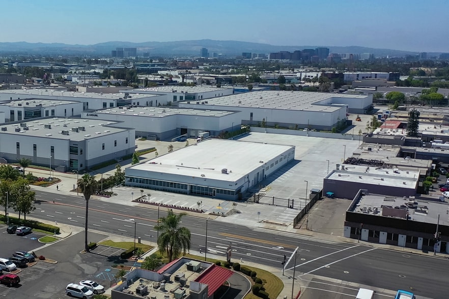 Primary Photo Of 620 E Dyer Rd, Santa Ana Warehouse For Lease