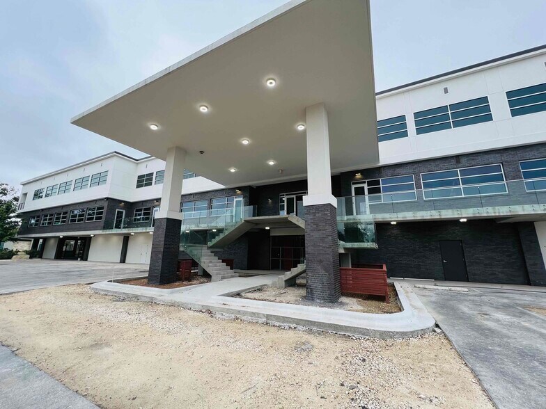 More Photos Of 8701 Menchaca Rd, Austin Medical For Lease