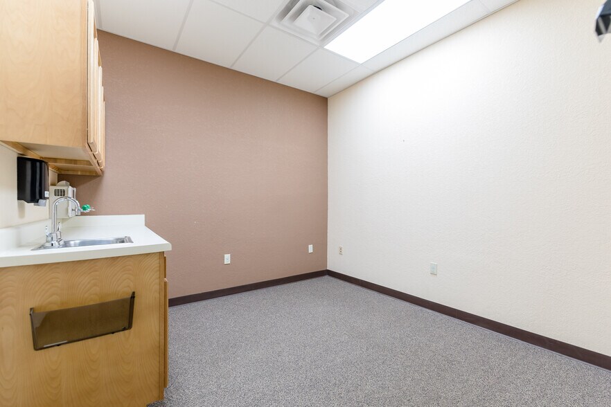 More Photos Of 1415 Watts St, Sayre Healthcare For Sale