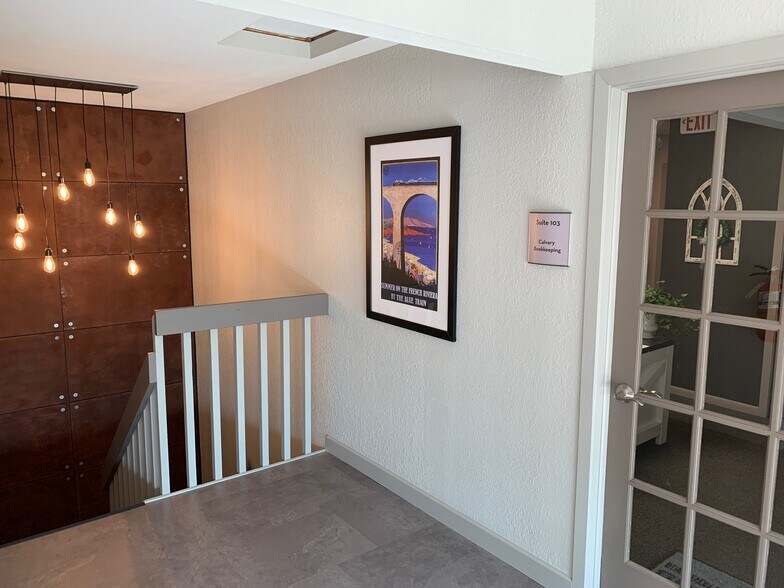 More Photos Of 5702 Elaine Dr, Rockford Unknown For Lease