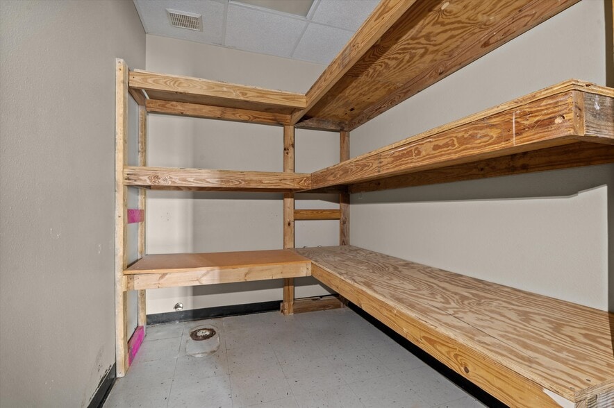 More Photos Of 500 S Chestnut St, Lufkin Unknown For Lease