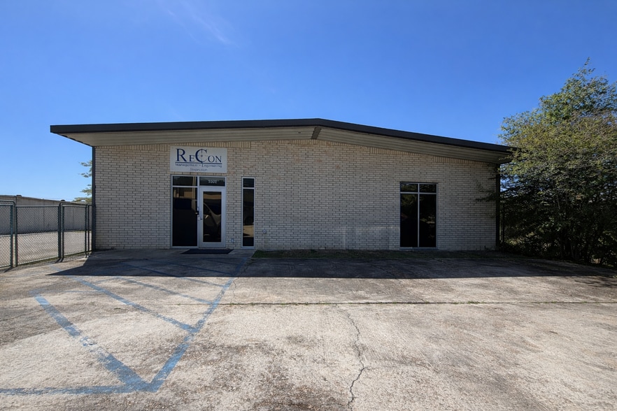 Primary Photo Of 3502 Patrick St, Lake Charles Flex For Sale
