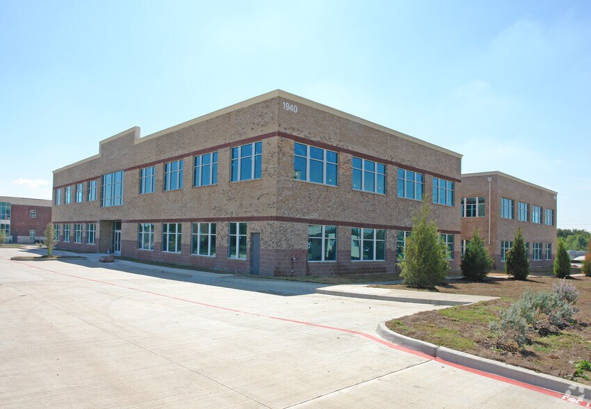 More Photos Of 1940 Enchanted Way, Grapevine Office For Sale