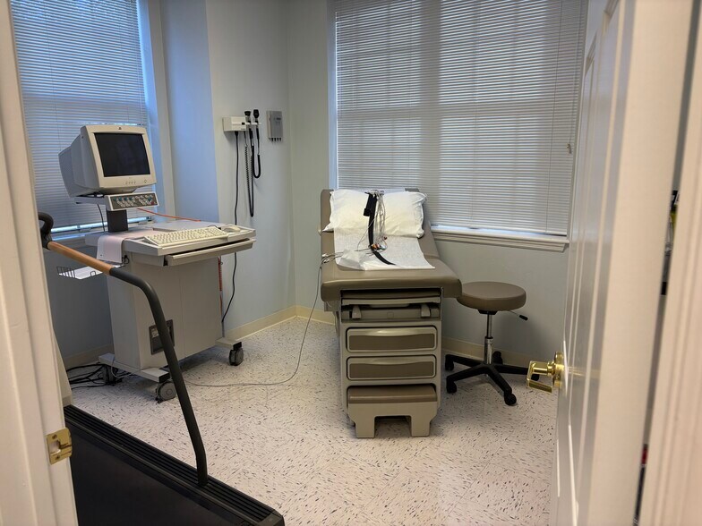 More Photos Of 3606 Maclay Blvd S, Tallahassee Medical For Lease