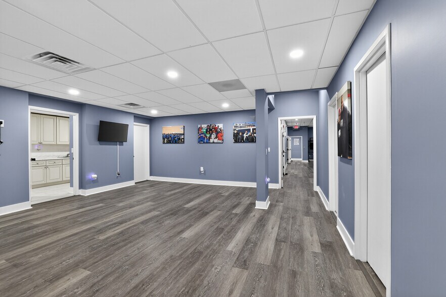 More Photos Of 1501 N Walnut St, Wilmington Office For Sale