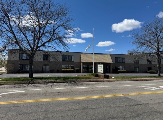 More Photos Of 160-180 Weymouth St, Rockland Light Distribution For Lease