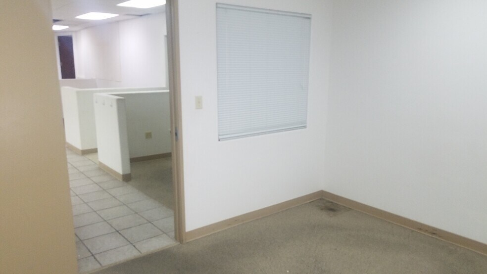 More Photos Of 220 E Horizon Dr, Henderson Office For Sale