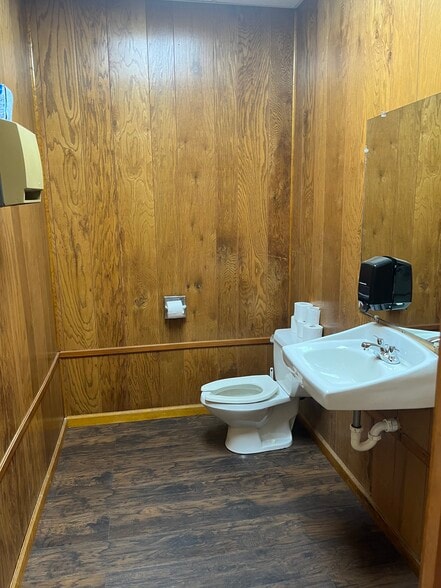 More Photos Of 4200 Maysville Rd, Commerce Light Distribution For Lease