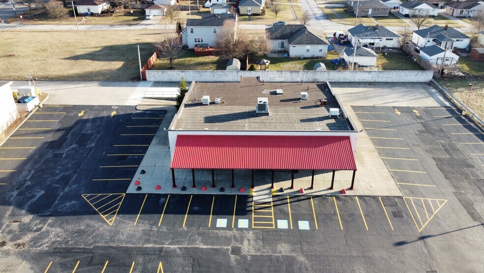 Primary Photo Of 13425 Snow Rd, Brook Park Freestanding For Lease