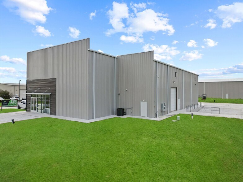 More Photos Of 2051 Bose St, Rosenberg Industrial For Sale