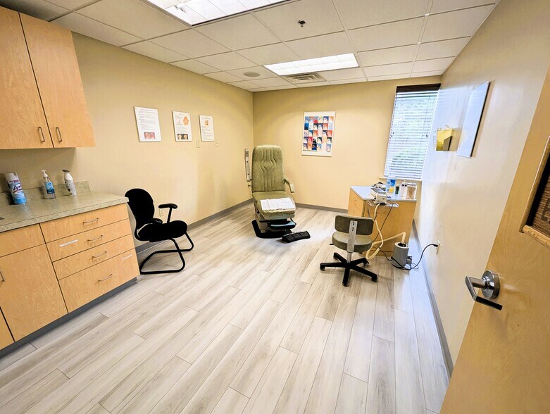 Primary Photo Of 1565 Main St, Tewksbury Medical For Sale