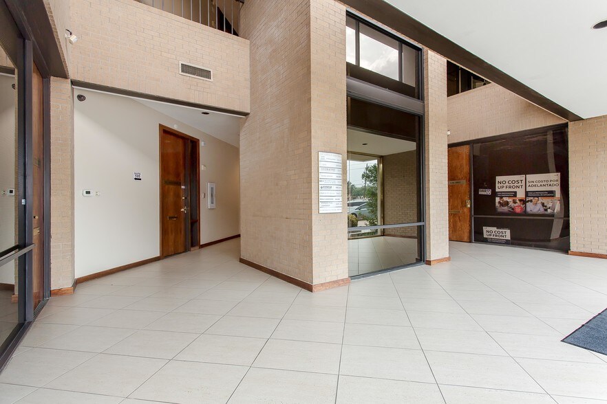 More Photos Of 17400 N Dallas Pky, Dallas Office For Lease