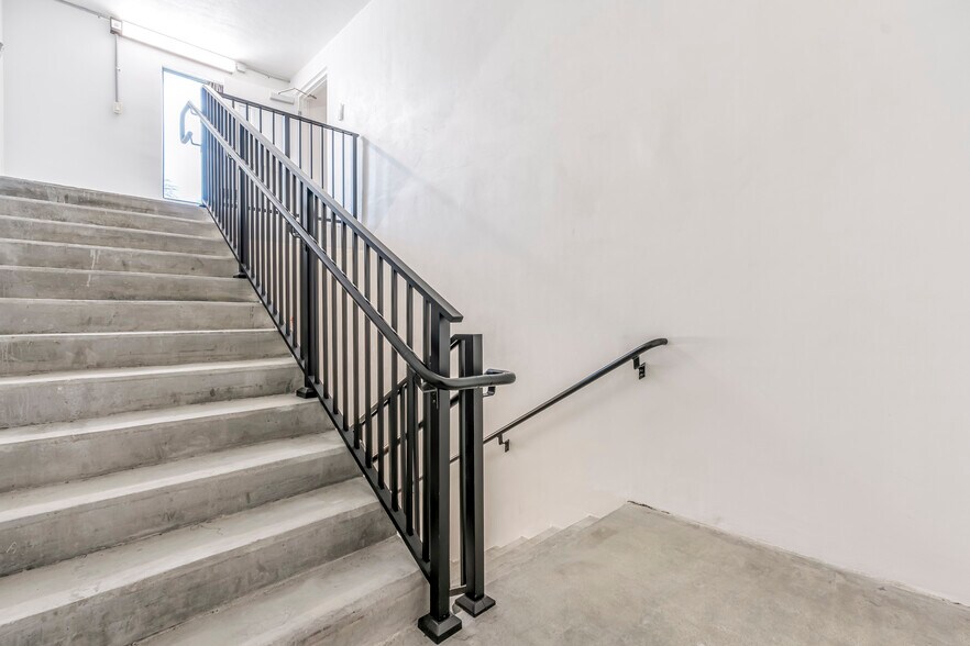 More Photos Of 1014 N Dixie Hwy, Lake Worth Beach Loft Creative Space For Sale