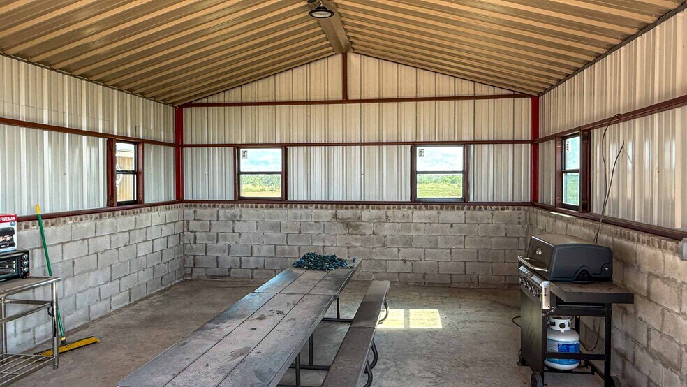 More Photos Of 1432 FM 1929, Voss Trailer Camper Park For Sale