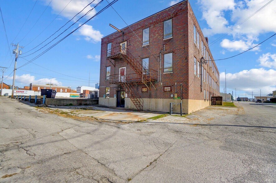 More Photos Of 311 S Main St, Celina Office For Sale