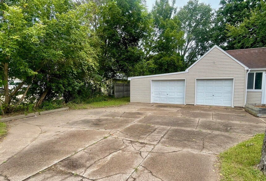 More Photos Of 844 Broadway St N, Menomonie Storefront Retail Residential For Sale