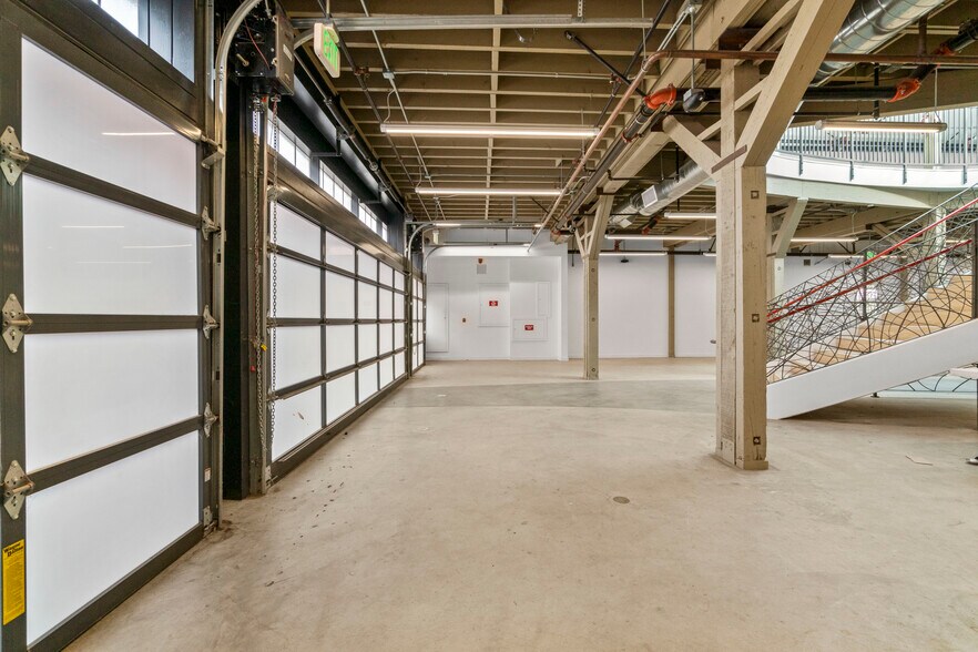 More Photos Of 1605 Ocean Front Walk, Santa Monica Storefront For Lease