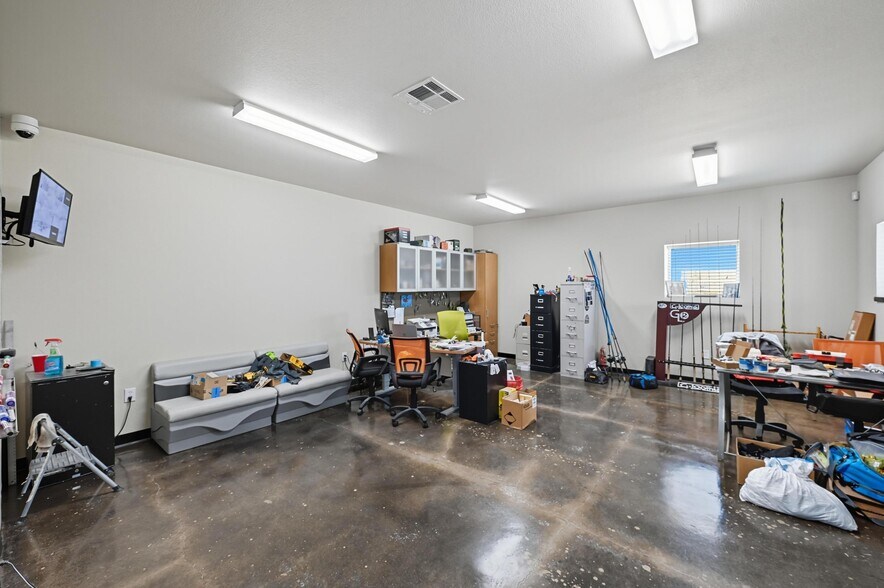 More Photos Of 180 E Chapman Dr, Sanger Warehouse For Sale