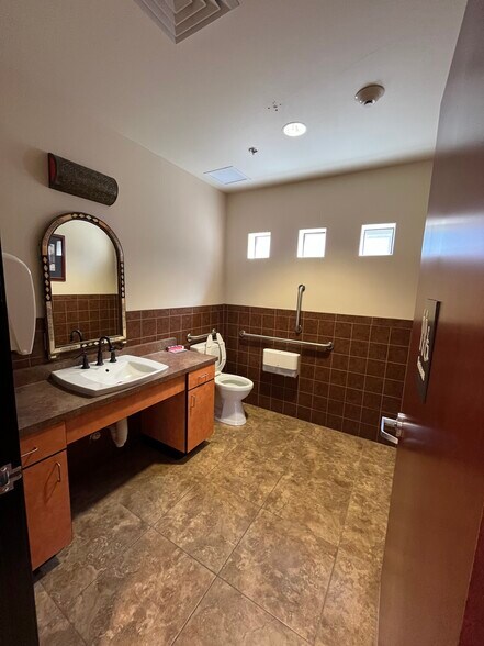 More Photos Of 2851 S Avenue B, Yuma Medical For Lease