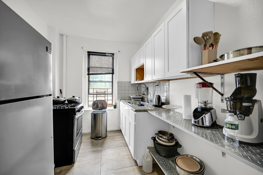 More Photos Of 1967-1971 Marmion Ave, Bronx Apartments For Sale