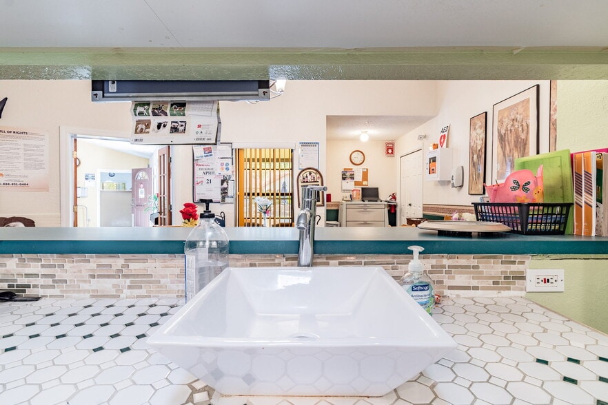 More Photos Of 4407 Millwood Rd, Spring Hill Assisted Living For Sale