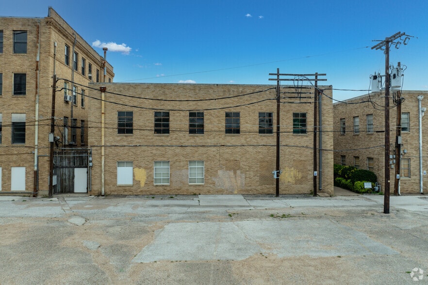 More Photos Of 1519 Circle Park Blvd, Fort Worth Religious Facility For Sale
