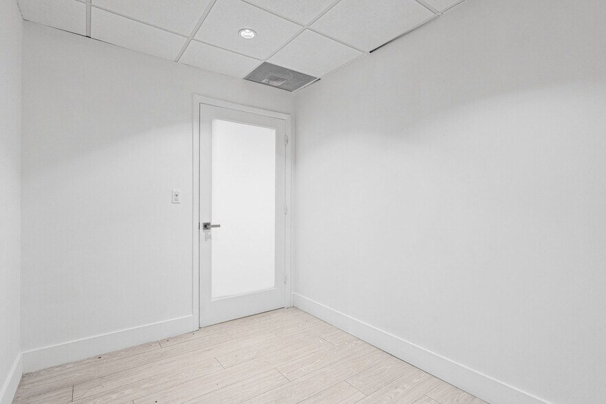 More Photos Of 6330 Manor Ln, South Miami Office For Lease